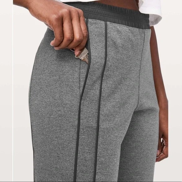 Lululemon Light Strides Crop Pants size 12 - Picture 10 of 10